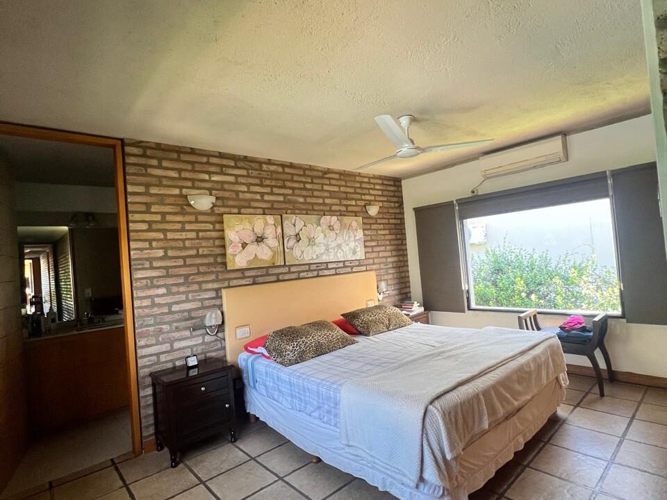 46f09f5f-a8f3-41c7-825e-086ab916dfd3