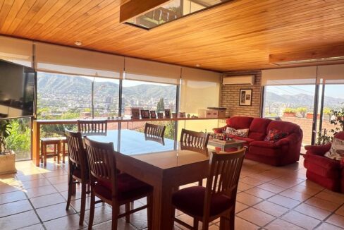 70f05b48-d4fc-4f92-8964-30b8af304669