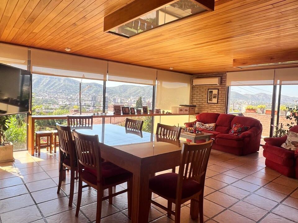 70f05b48-d4fc-4f92-8964-30b8af304669