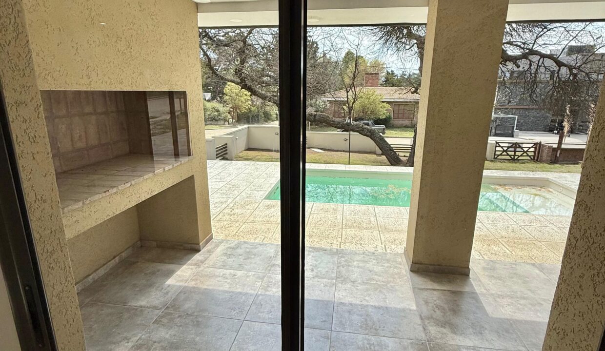 8a518c56-beee-4813-8528-13334259a946