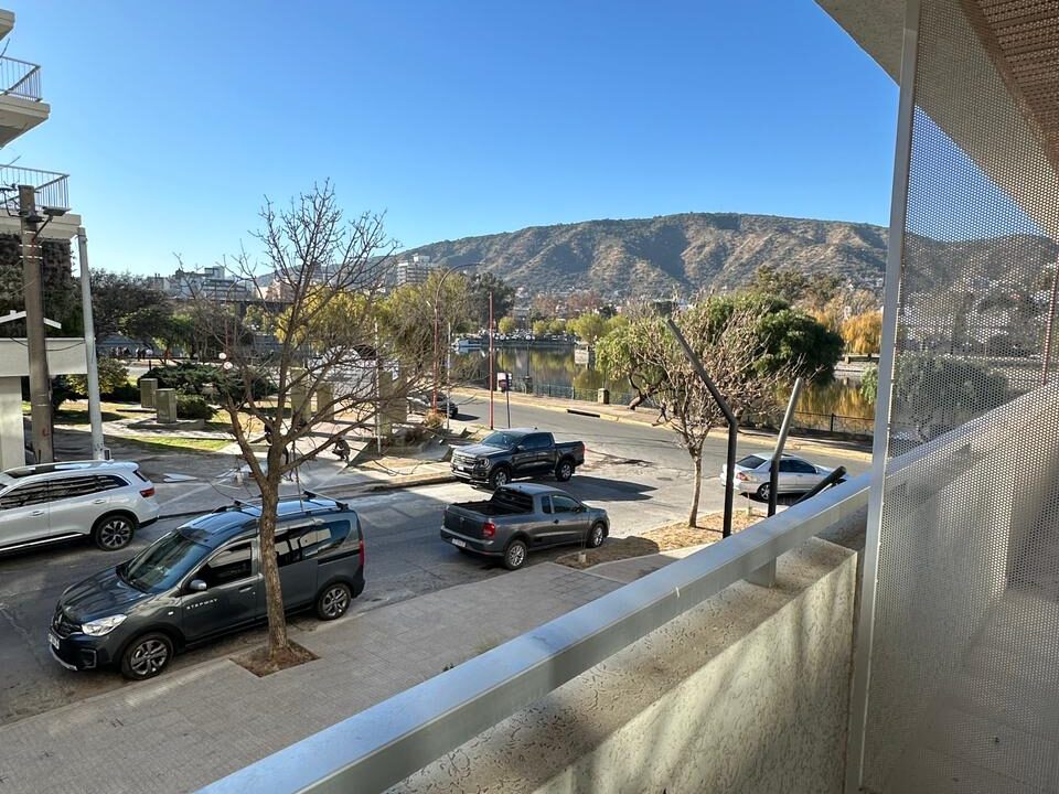 cb9fe8b8-b4b3-4556-8a07-8fe9ed033370