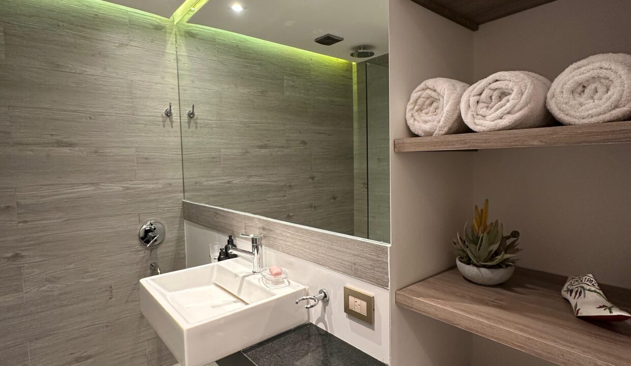 13ab83d6-8cca-4e75-a76d-073e7139863f