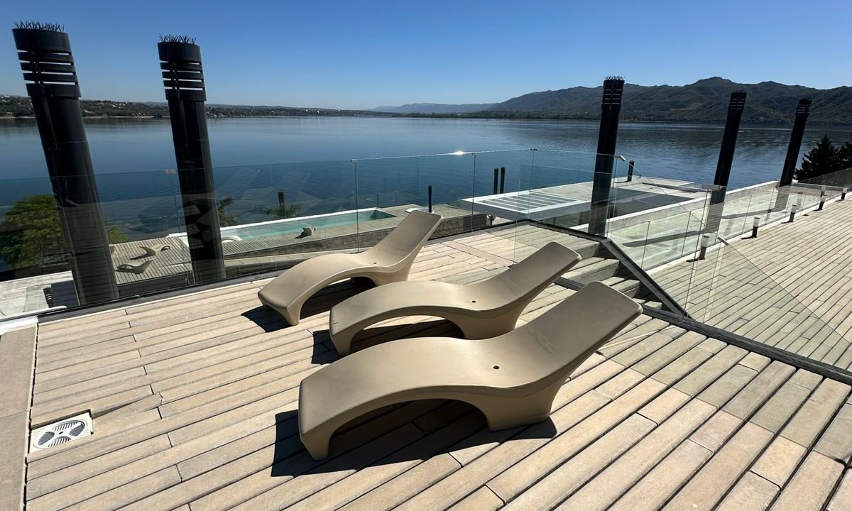 64fb740d-fbe2-474d-9c71-c4ec5c7211e2