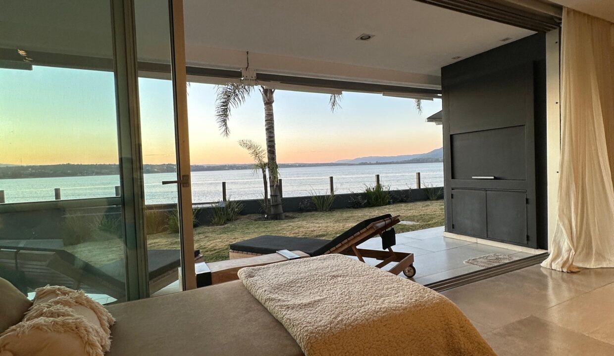 6c538a8e-8845-4649-893e-d97081613f5b