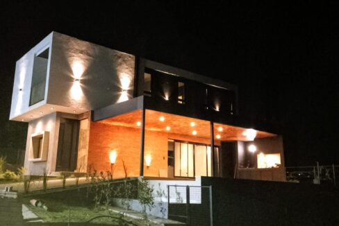 d8fb7acb-84f3-4db6-aacc-6b78f44e4da2