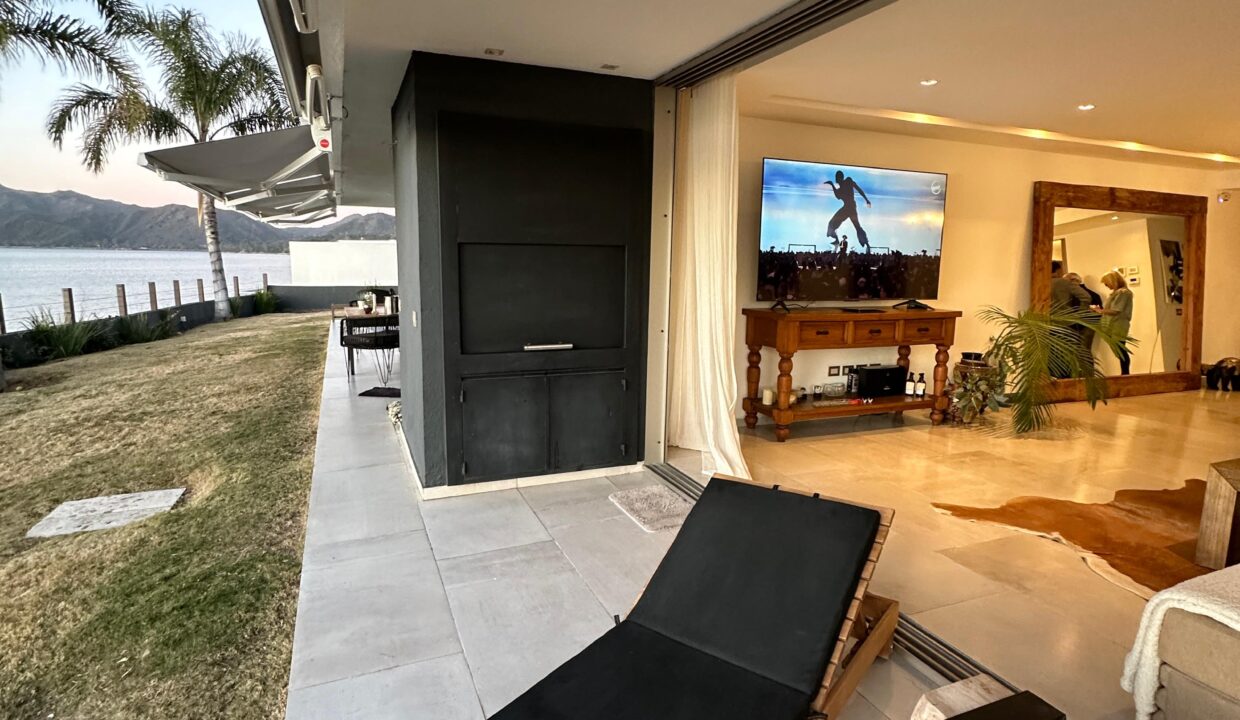 ec967eb6-674f-46ba-a19b-71725b691cbc