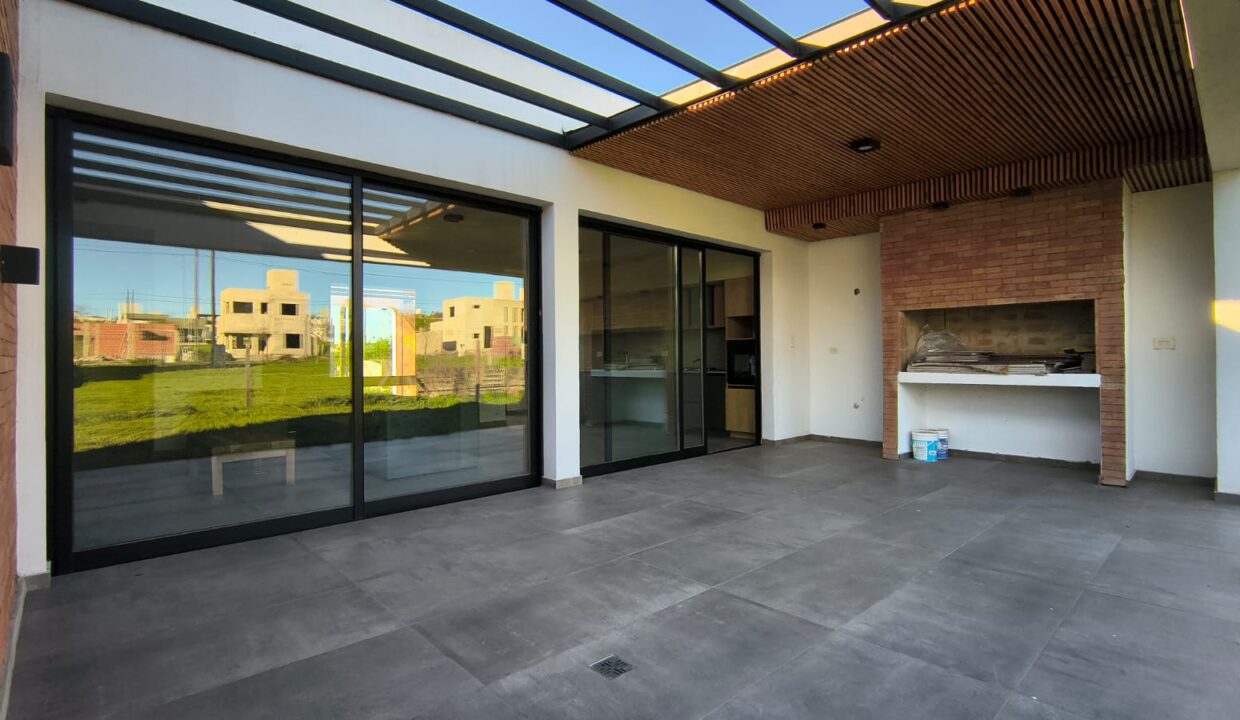 13806a46-f8b9-45f4-af5d-dab1f80e3816