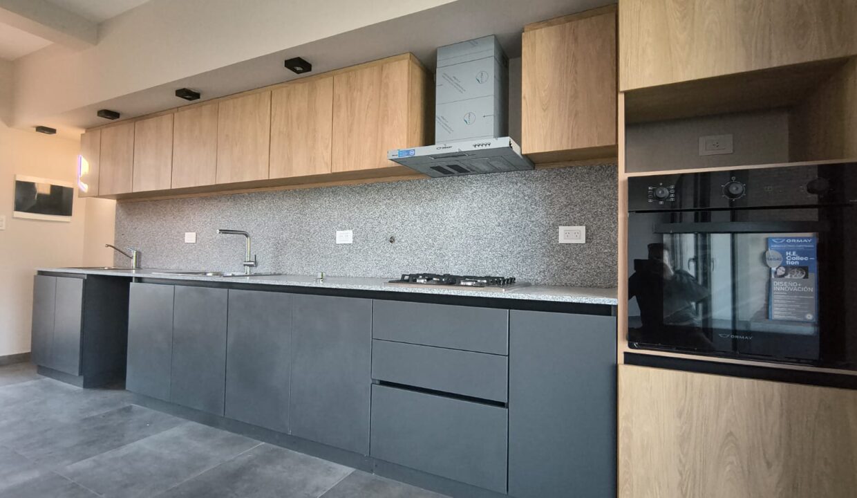 fe2e101d-225e-4dd8-841f-25f45dde4d3f