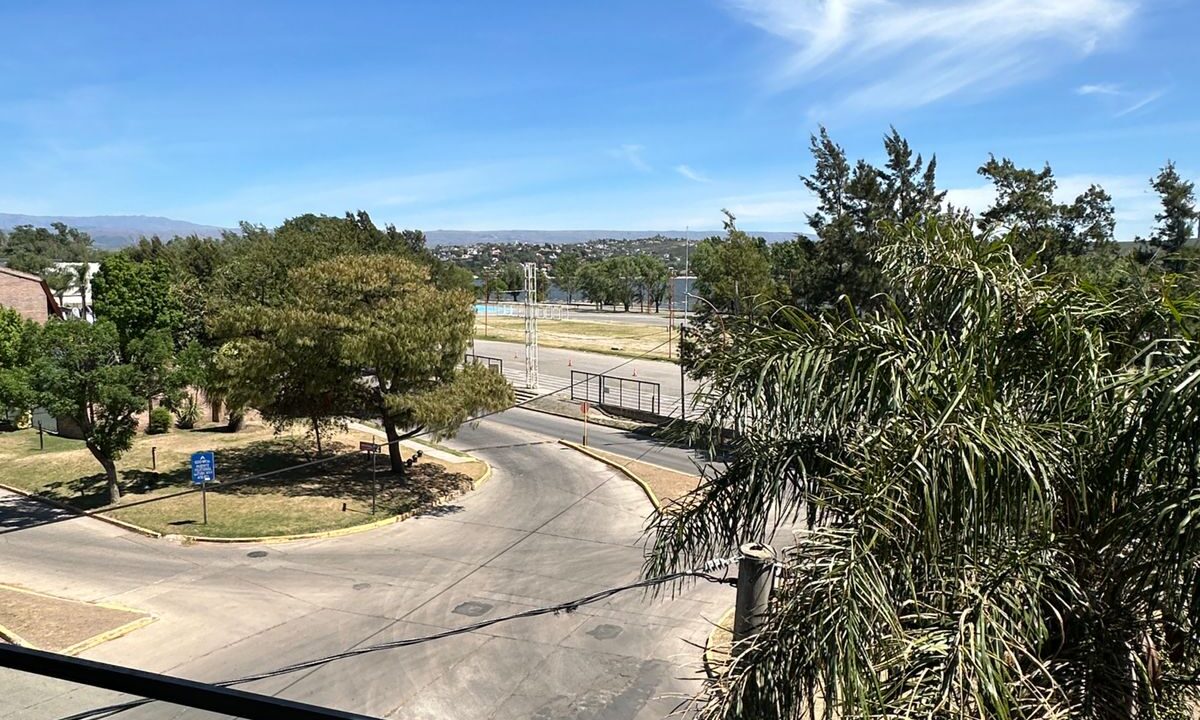 6fb00430-e06b-4f35-855c-60e51c83844e