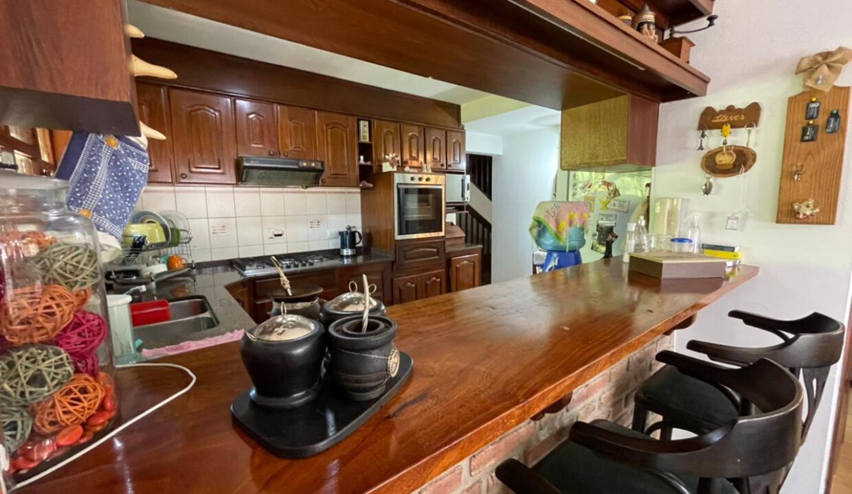 b2b27c87-56fe-4dd2-9833-aa43fad8cc8b