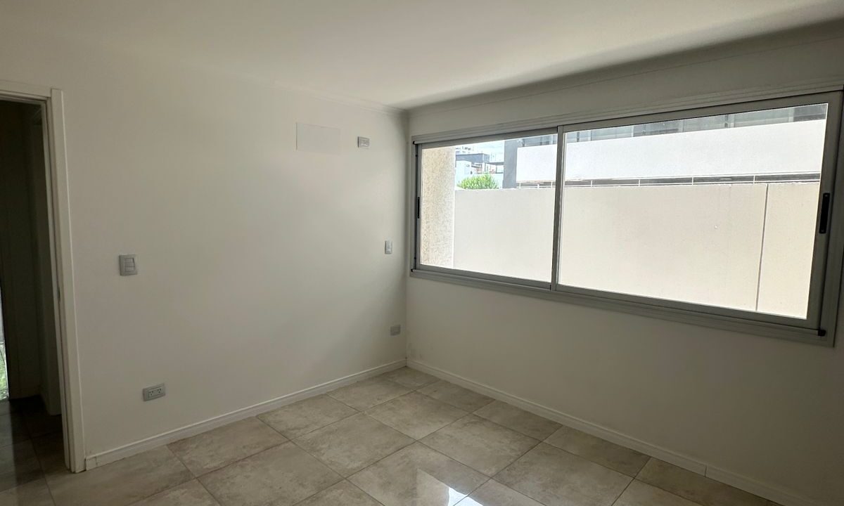 e7823373-f192-40c7-b402-1441f4e38828