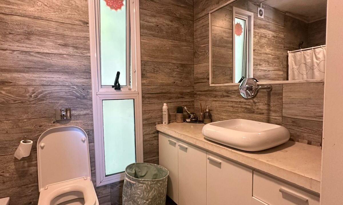 3f9ea084-3d96-474f-b75c-2063d0ca0e3a