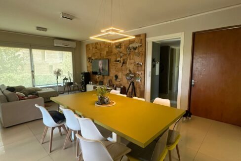 63aa5bb3-806b-45e7-8757-6923411d25d3