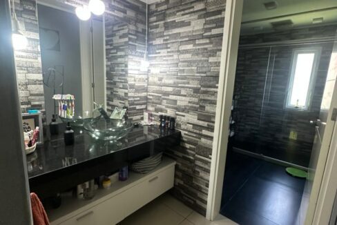 b6b37e79-9d4a-429e-8f90-4abc019a6140