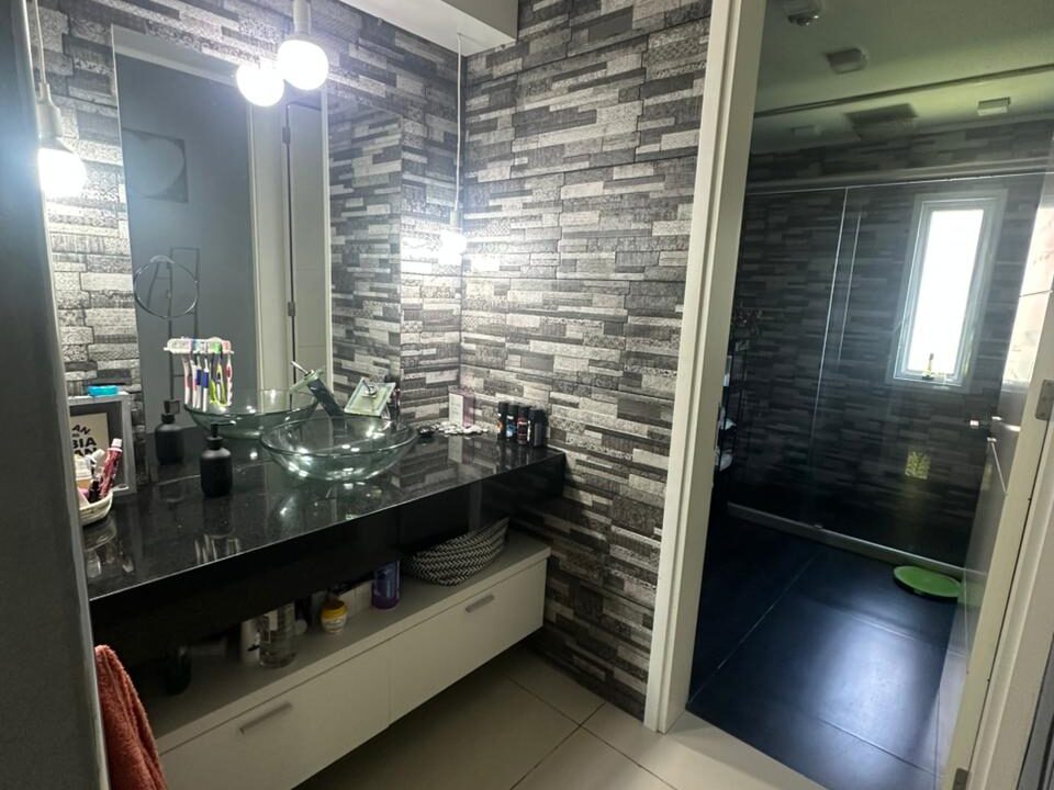 b6b37e79-9d4a-429e-8f90-4abc019a6140