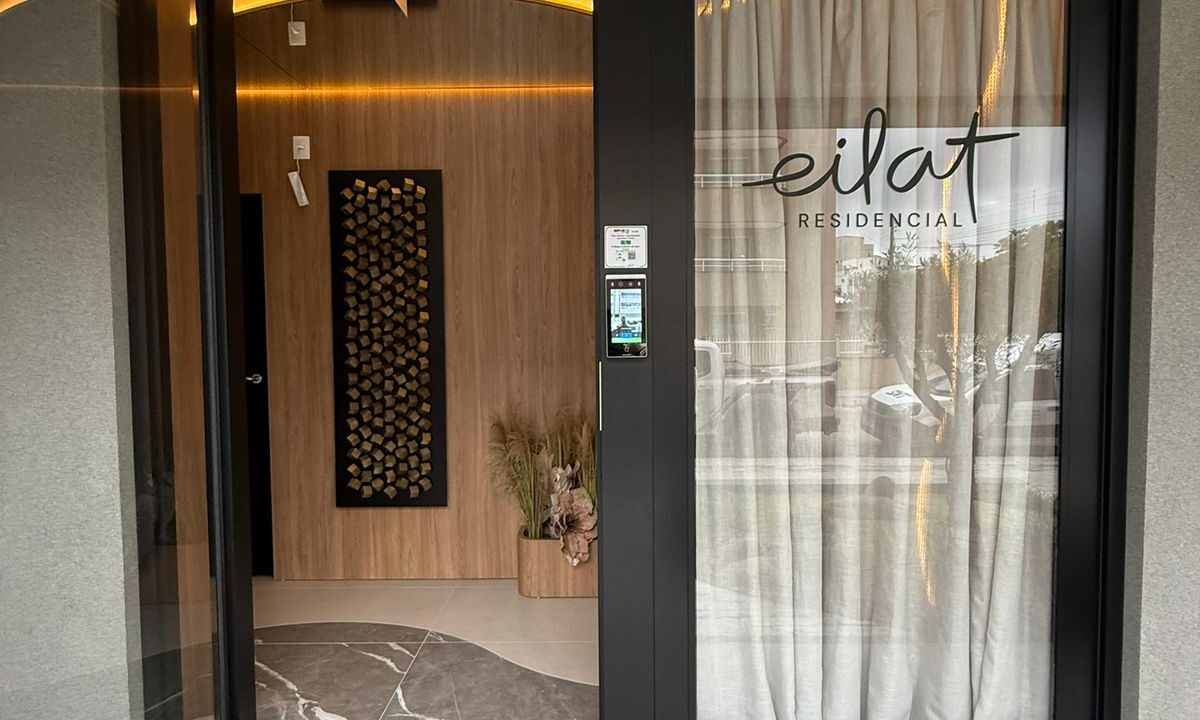 e8ccc585-ce10-4555-aa46-3acb8906728d