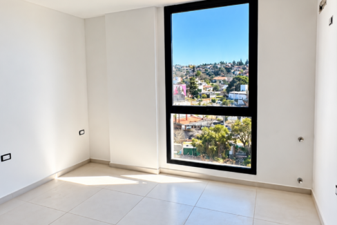 Habitación Minimalista con Luz Natural