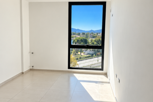 Apartamento minimalista con vistas panorámicas