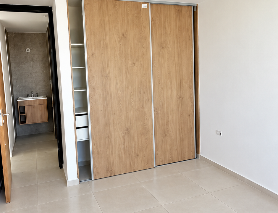 Dormitorio moderno con armario y baño