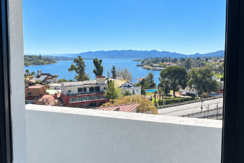Vista panorámica del lago desde el balcón